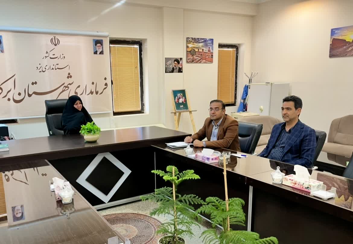 توزیع واکسن برای مقابله با سویه جدید تب برفکی در جمعیت دام سبک شهرستان ابرکوه