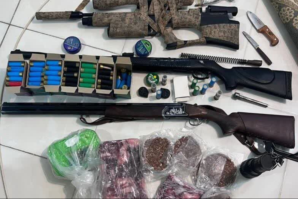 کشف یک قبضه سلاح وینچیستر و کلت از تروریست‌ مسلح در استان یزد